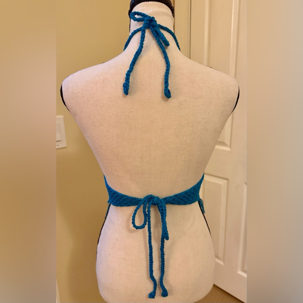 NWOT Chic Teal Crochet Halter Crop Top, Sz Large, unlined - Picture 3 of 4